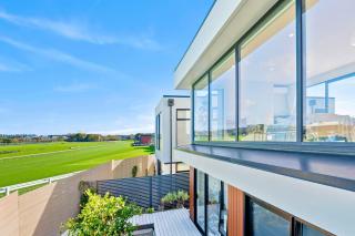 Panoramic Racecourse View - A Quiet Family Villa Over the Turf - Auckland - 0