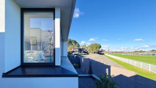 Panoramic Racecourse View - A Quiet Family Villa Over the Turf - Auckland - 4