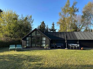 Newly Renovated Holiday Home Near The Beach - Marielyst - 0