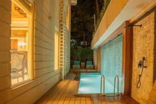ELIVAAS privé The Royce Orchid 4 BHK Hilltop Villa With Jacuzzi, Steam Room, Private Pool & Hill Views - Kasauli - 2