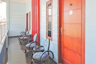 Joglo Guest House Syariah Mitra RedDoorz - Tegal - 3
