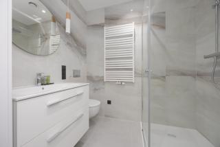 Luxury Apartments with Parking and Air Conditioning in Warsaw's Wola District by Renters Prestige - Varsavia - 2
