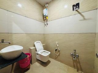 Hotel RR ONE Rooms - Vadodara - 7
