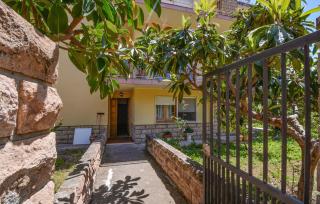 2 Bedroom Lovely Apartment In Bosa - 3