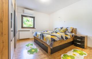 Awesome Home In Sezana - 4