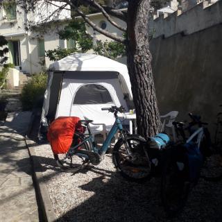 Deux tentes confortables dans un joli jardin idéalement situé - 8