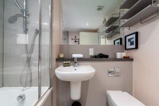 2 bedroom apartment in London Bridge - 7