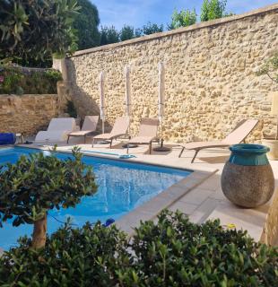 LA MAISON DE LIVIA, Gîte, chambres et table d'hôtes, entre Uzès et Nîmes - Sauzet - 0