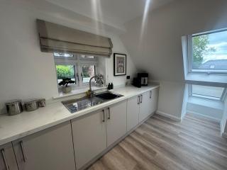THE STUDIO - Silverstone village - walking distance to track - 6