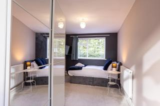 Newly Refurbed 5 Bed House for Contractors, Families & Relocation- Cosely Wolverhampton - 7