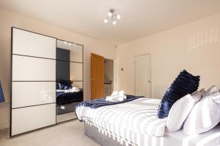 Newly Refurbed 5 Bed House for Contractors, Families & Relocation- Cosely Wolverhampton - 6