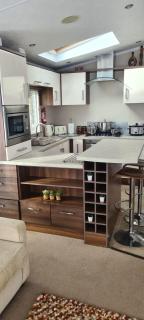 Lovely Caravan With Decking At Southview Holiday Park Ref 33059V - Skegness - 8