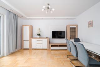 Ursynów Romera Chic Apartment by BookingHost - 4