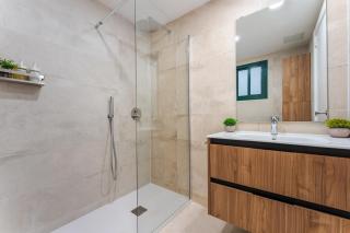 Cambrils - Luxury Apt - Beach & Rooftop Pool - AC - 4 Guests - Cambrils - 2