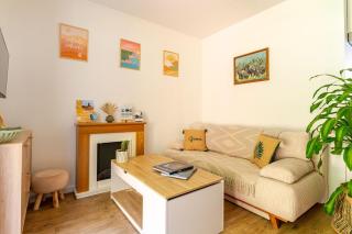 "Escapade Nature" 1 place de parking et jardin paysager by Art De Voyager - 1