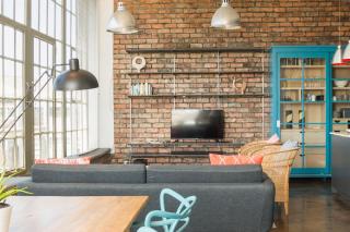 Experience Woodstock from Industrial Loft Apartment - 9