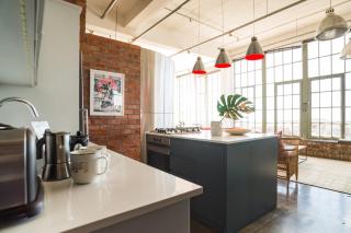 Experience Woodstock from Industrial Loft Apartment - 7