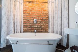 Experience Woodstock from Industrial Loft Apartment - 5