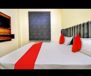 Hotel White Hut - 8