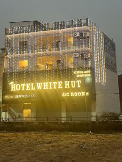 Hotel White Hut - Bahādurgarh - 3