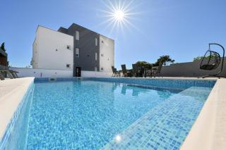 CROWONDER Apartment Complex M&M Sky View with Swimming Pool - Vir - 0