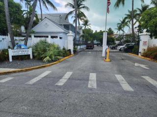 Beautiful Downtown Truman Annex Condo - Key West - 9