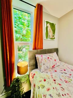 Quirky and spacious 5 Bedroom and 3 bathroom house with free Parking in Basildon - Laindon - 9