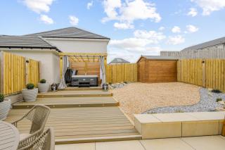 Hot Tub - Garden Oasis - Stylish Stay - Perth - 1