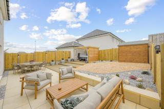Hot Tub - Garden Oasis - Stylish Stay - Perth - 6