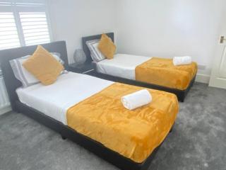 4 bed house with parking by Chatham station - Chatham - 9