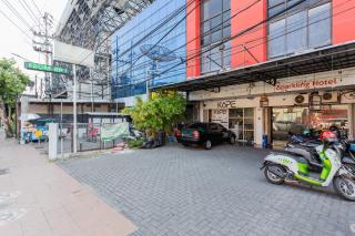 RedDoorz at Sparkling Hotel Surabaya - Surabaya - 4