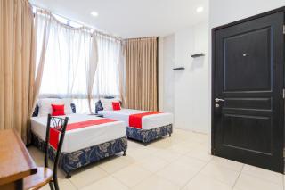RedDoorz at Sparkling Hotel Surabaya - Surabaya - 3
