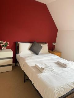 Your London Escape Bright 1 Bed Flat with Parking - 8