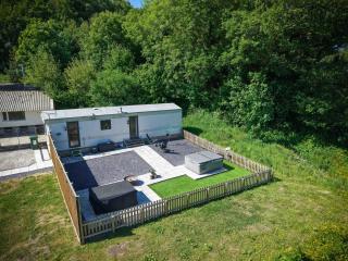 Hopkins Retreat - 3 Bedroom Caravan - Hot Tub - 8