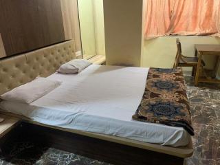 Hotel Golden - Jāmb - 6