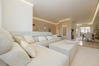 3-Story Townhouse for 7, Newly Renovated, Terrace, BBQ, and Beach Access in Arenal, Marbella - 5