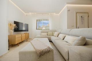 3-Story Townhouse for 7, Newly Renovated, Terrace, BBQ, and Beach Access in Arenal, Marbella - 8