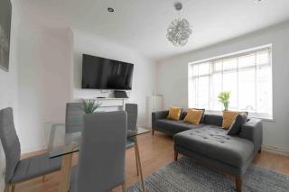Sleeps 7 a 3 Bed house in Rochester 4 beds - Wainscot - 9