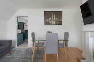 Sleeps 7 a 3 Bed house in Rochester 4 beds - Wainscot - 6