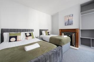 Sleeps 15 a 6 Bed Hse Medway 10 bed - Gillingham - 3