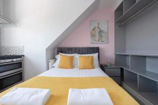 Sleeps 15 a 6 Bed Hse Medway 10 bed - 1