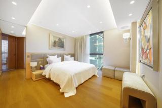 Stylish Penthouse Sleeps 8 People - 9