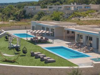 Villa Lux Solis - With 2 Pools - Khoumérion - 0