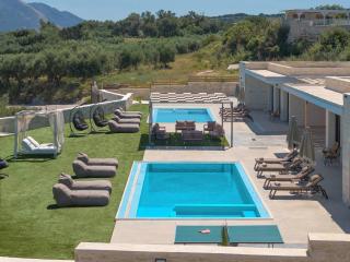 Villa Lux Solis - With 2 Pools - Khoumérion - 9