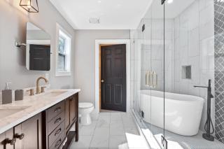 Midnight Sanctuary at Mystic Falls - 3 Bedrooms and 2 Bathrooms 1 Mile from Clocktower, Mystic Grill and the Square - 9