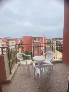 2 Bed Suite with Pool Views - 2