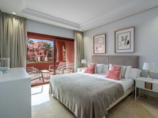 Mediterranean Bliss - 3 bedroom ground floor apartment - Estepona - 0