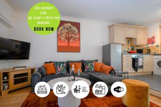 Quiet Premium Stansted Apartment in Central Location with WiFi and Desk - 0