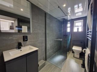 Modern 2 bedroom house near national park - - 0
