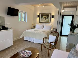 Corinthian Blue Waterfront Suites - Paralía Platánou - 3